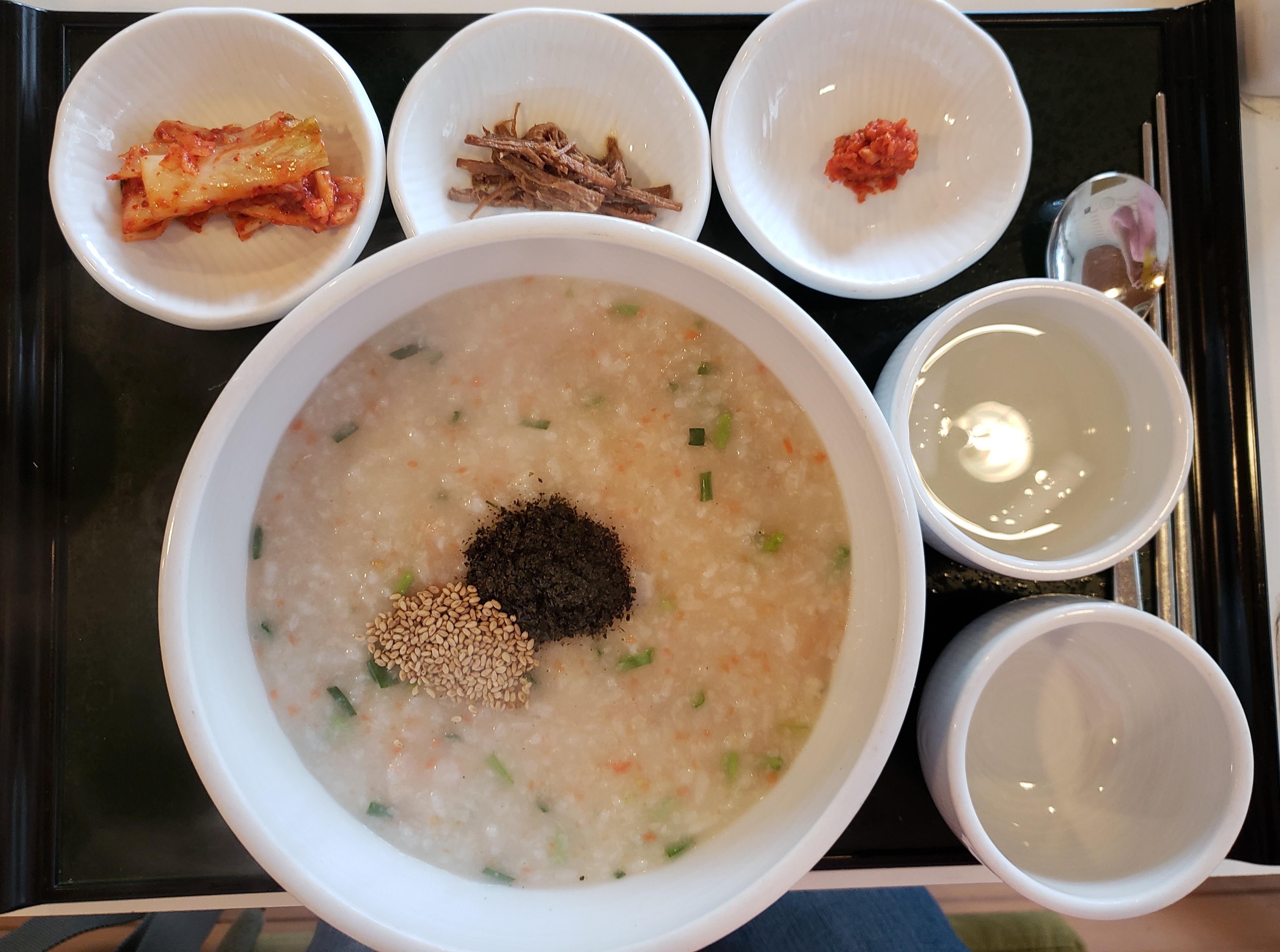 韓国旅行 新村エリアの美味しいお粥屋さん 粥米人で朝食